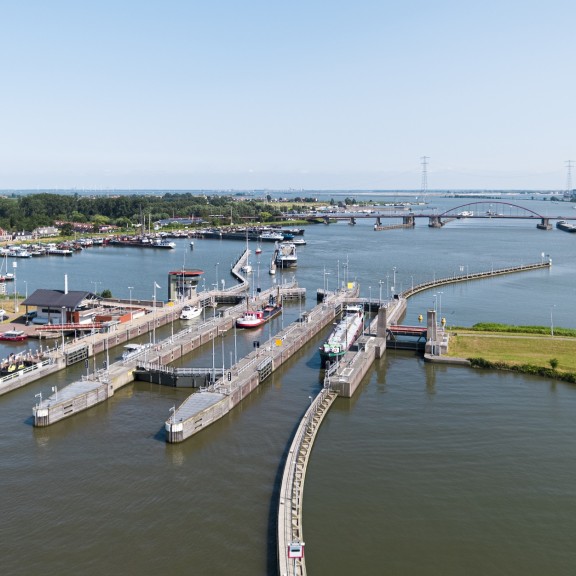 Amsterdam Oranjesluizen complex closed due to high water level